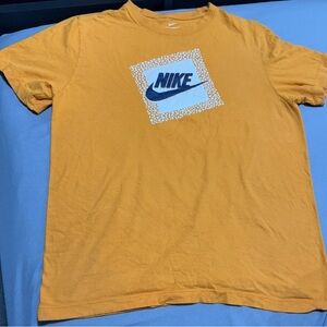Men’s Medium Vibrant Orange Nike Cotton Tee